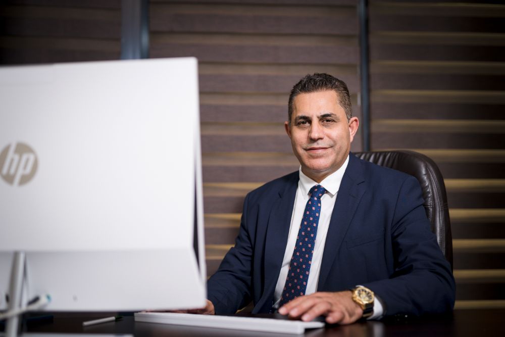 Our chief dental implantologist, Dr Nuri, is a specialist with over 23 years of experience and has placed over 45 000 dental implants.